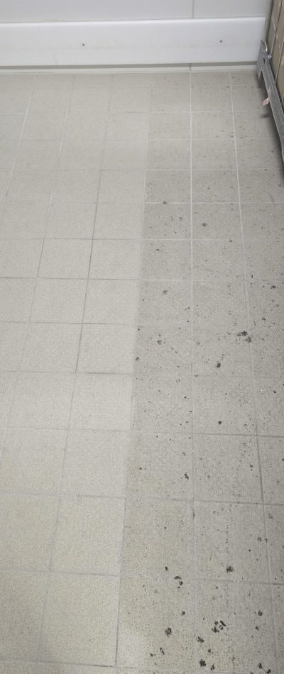 Tiefkühlhaus-Trockeneisreinigung_Fa._Dry-Iced-1-Halb-Halb